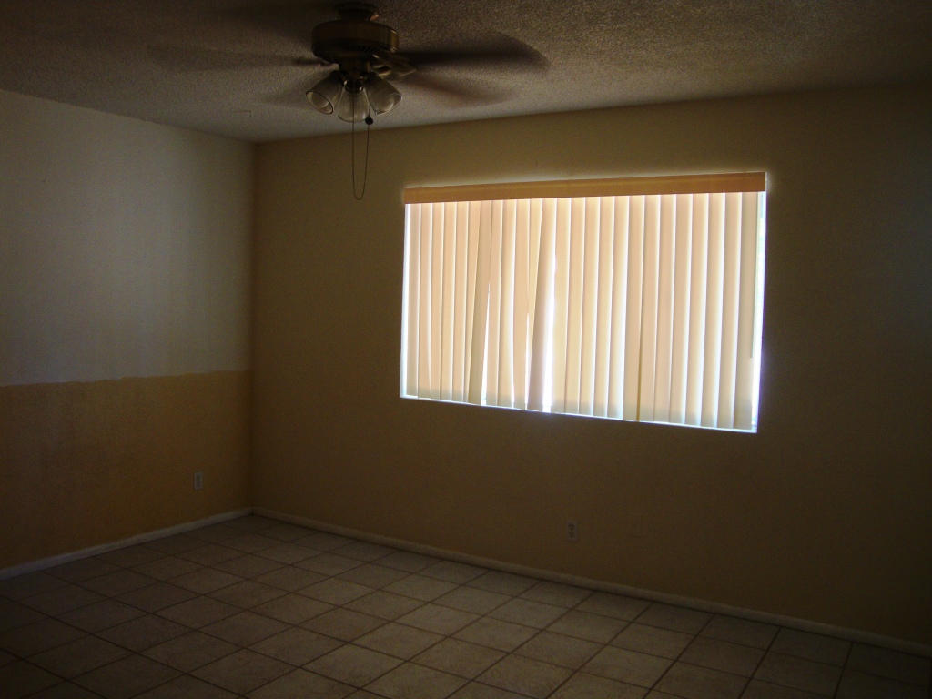 3345 West Bloomfield Road Phoenix, AZ 85029 - Photo 3 of 4 living room