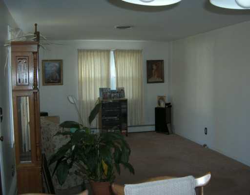 10 Cullen Hill Road Lincoln, RI 02865 - Photo 3 of 7 Living Room.