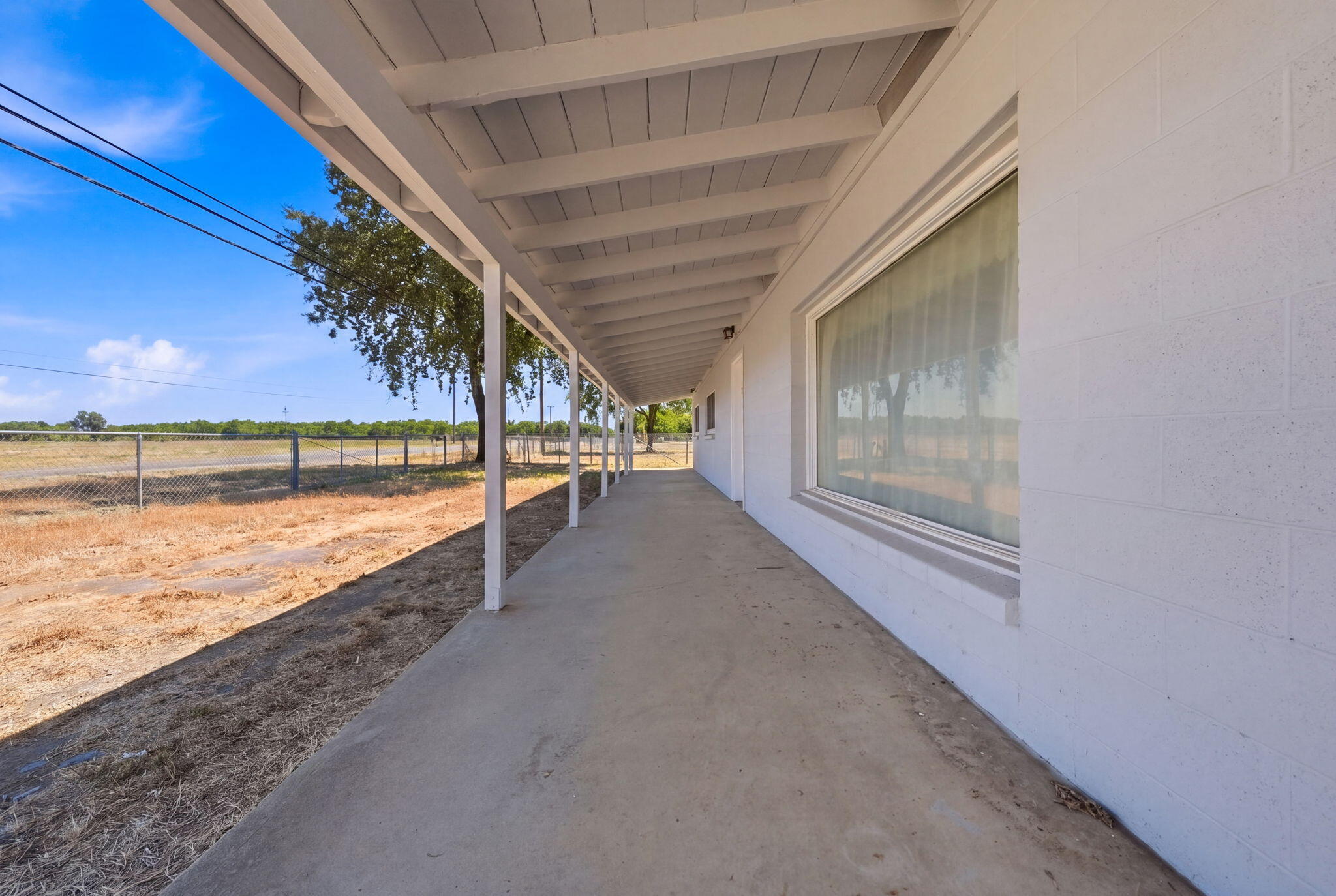 6370 Deschutes Road Anderson, CA 96007 - Photo 6 of 34 Front porch