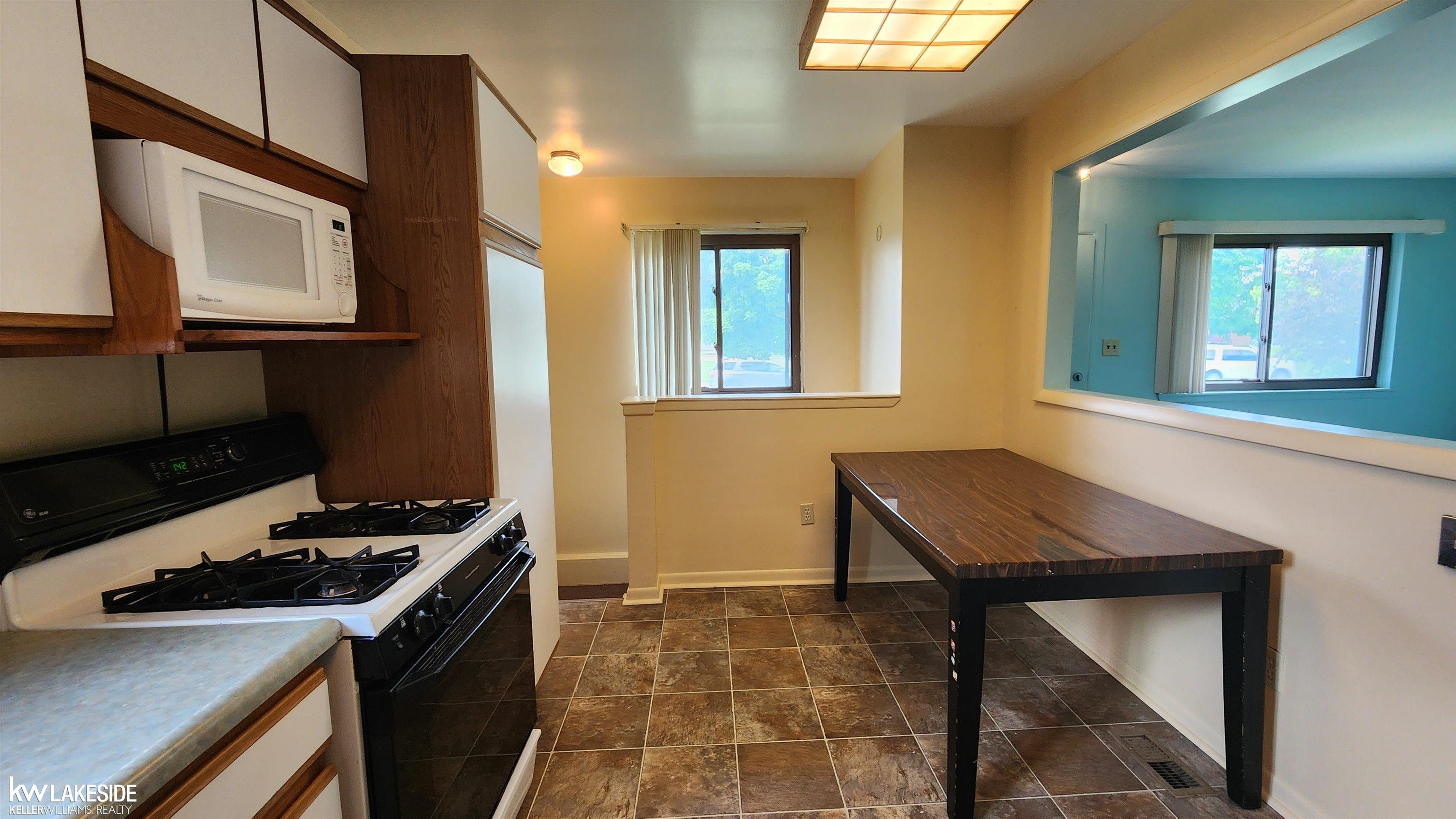 22010 Kelly Road Eastpointe, MI 48021 - Photo 15 of 35 50143827-5b95aa84-2fe9-4909-9367-5d6d27174ae4.JPG
