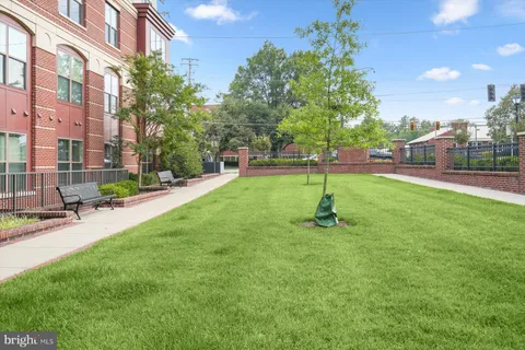 $635,000 | 3985 Norton Place, Unit 101, Fairfax, VA 22030