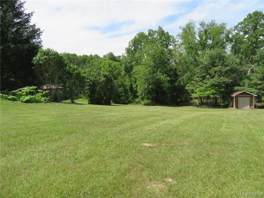8705 Tindall Road Davisburg, MI 48350 - Photo 6 of 68 back yard