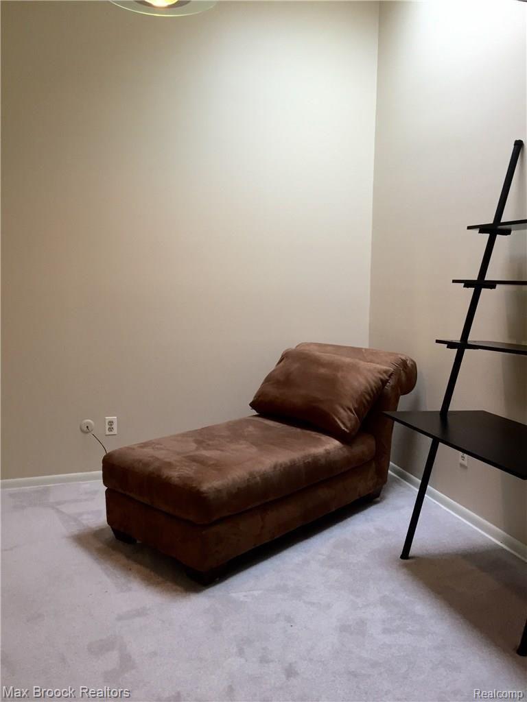 Nice Office Space w/ Closet