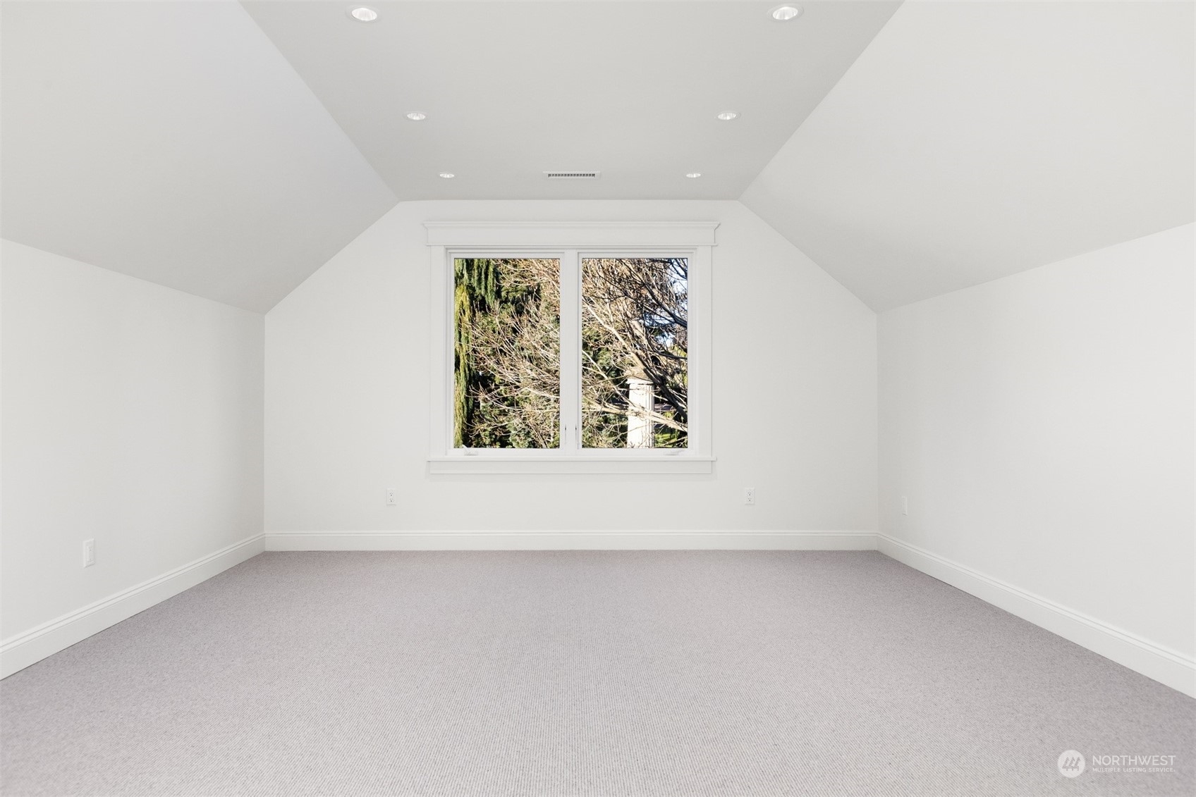 627 Linden Road Bellingham, WA 98225 - Photo 32 of 40 an empty room with a window