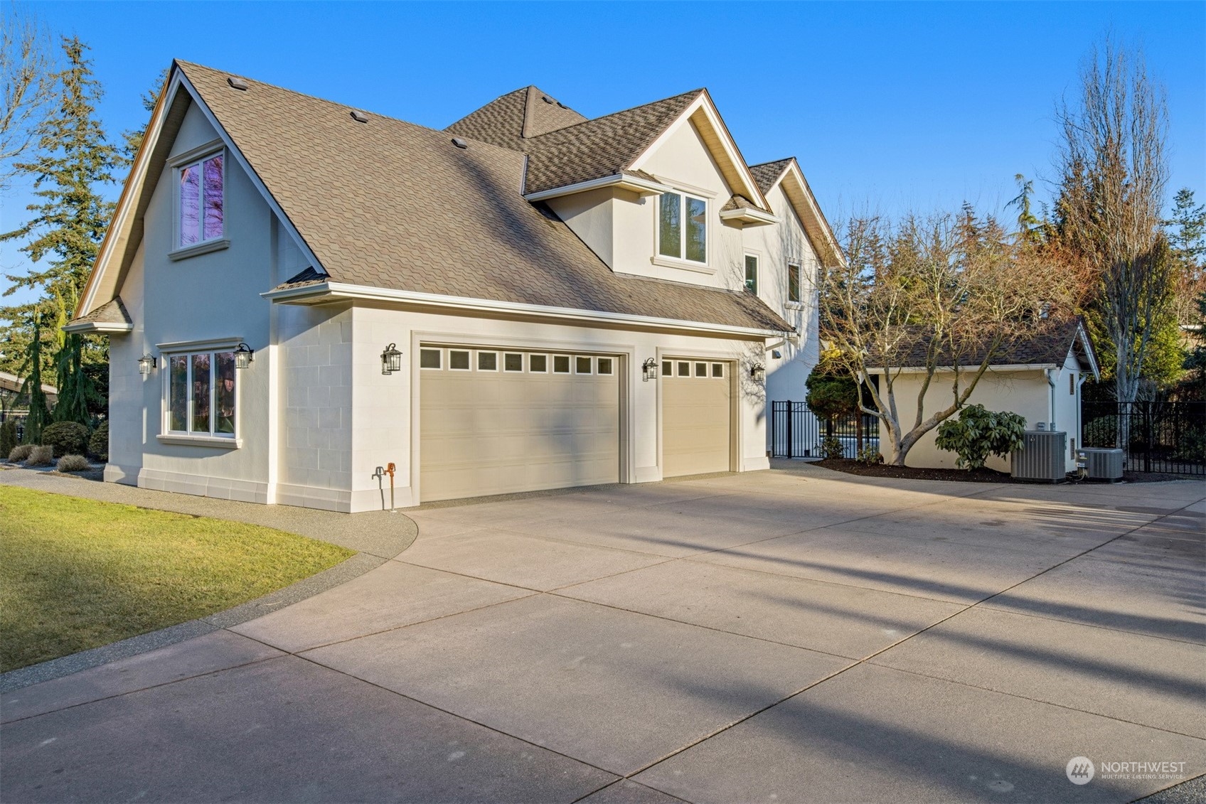 627 Linden Road Bellingham, WA 98225 - Photo 38 of 40 front view of house with a yard