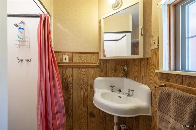 a view of walk in closet