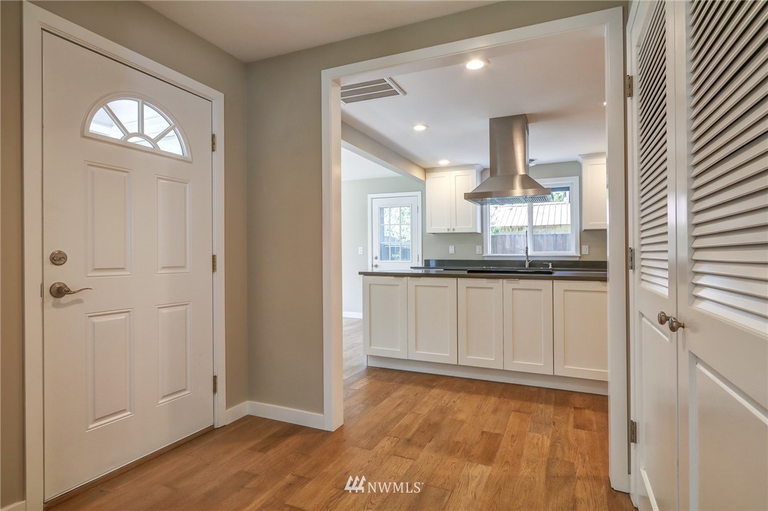 3800 Sunnyslope Road Southwest Port Orchard, WA 98367 - Photo 4 of 32 Gallery Image 4