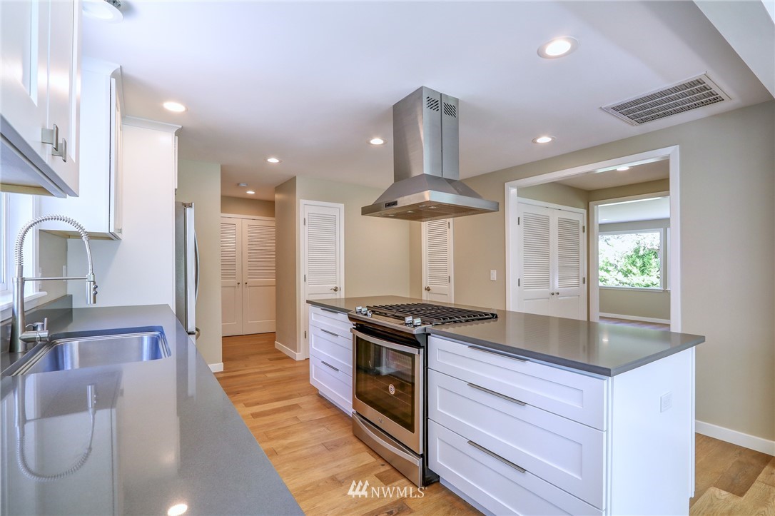 3800 Sunnyslope Road Southwest Port Orchard, WA 98367 - Photo 6 of 32 Gallery Image 6