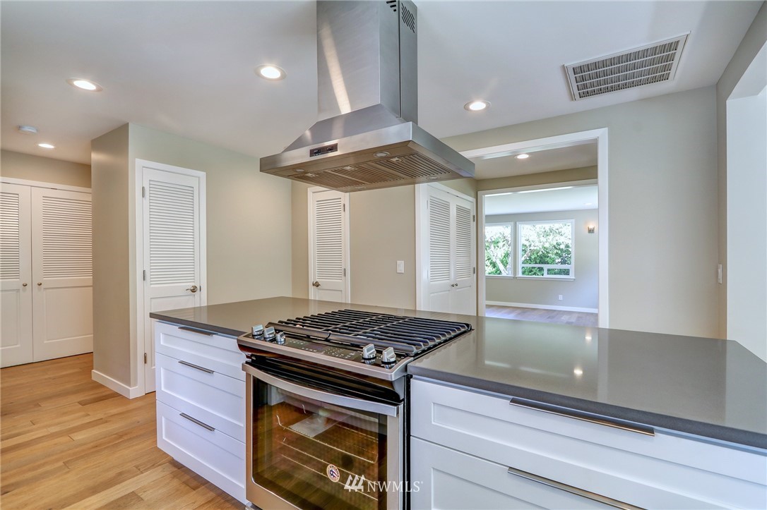 3800 Sunnyslope Road Southwest Port Orchard, WA 98367 - Photo 7 of 32 Gallery Image 7