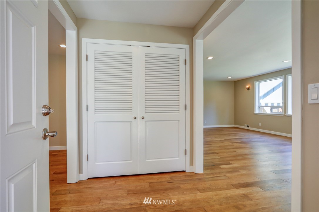 3800 Sunnyslope Road Southwest Port Orchard, WA 98367 - Photo 10 of 32 Gallery Image 10