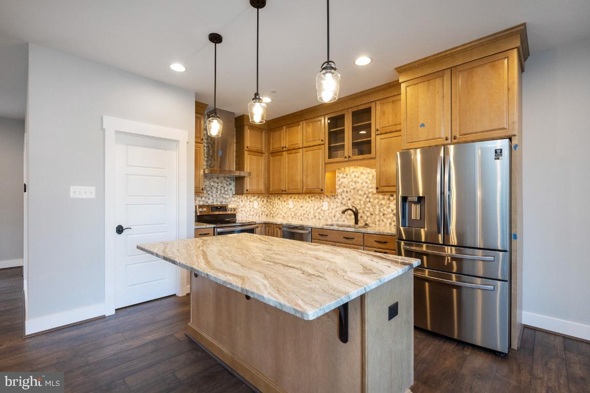 7121 Saddle Road New Market, MD 21774 - Photo 4 of 31 Kitchen with custom cabinetry.