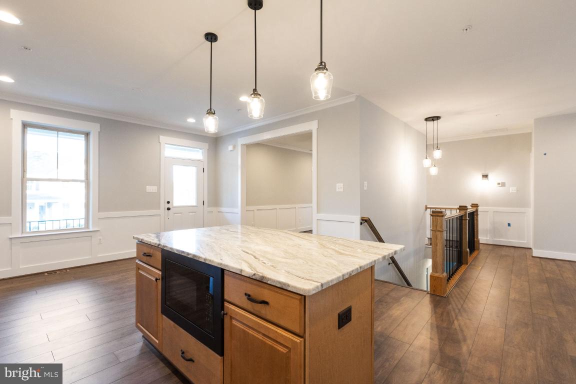 7121 Saddle Road New Market, MD 21774 - Photo 6 of 31 Large island with built-in appliances.