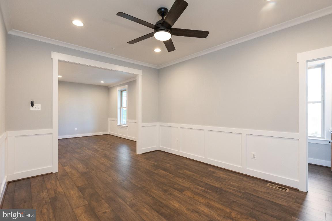 7121 Saddle Road New Market, MD 21774 - Photo 10 of 31 Living room.