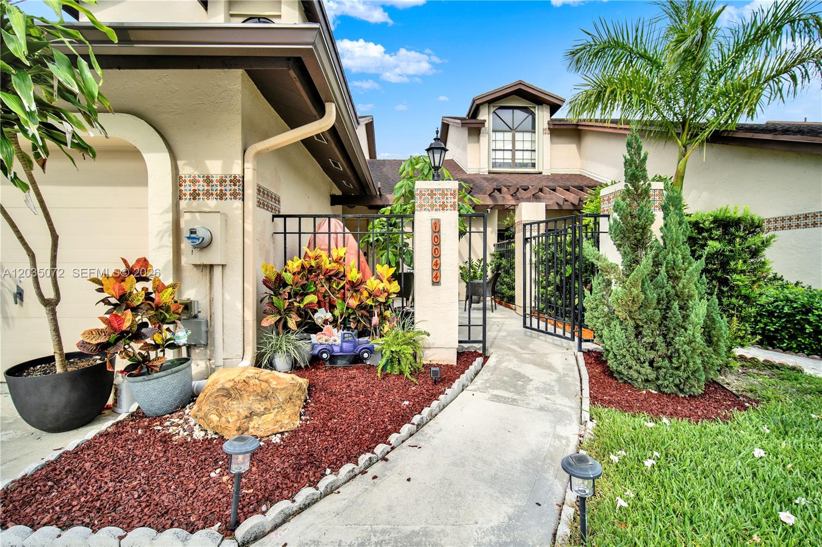 10044 Southwest 137th Place Miami, FL 33186 - Photo 4 of 38
