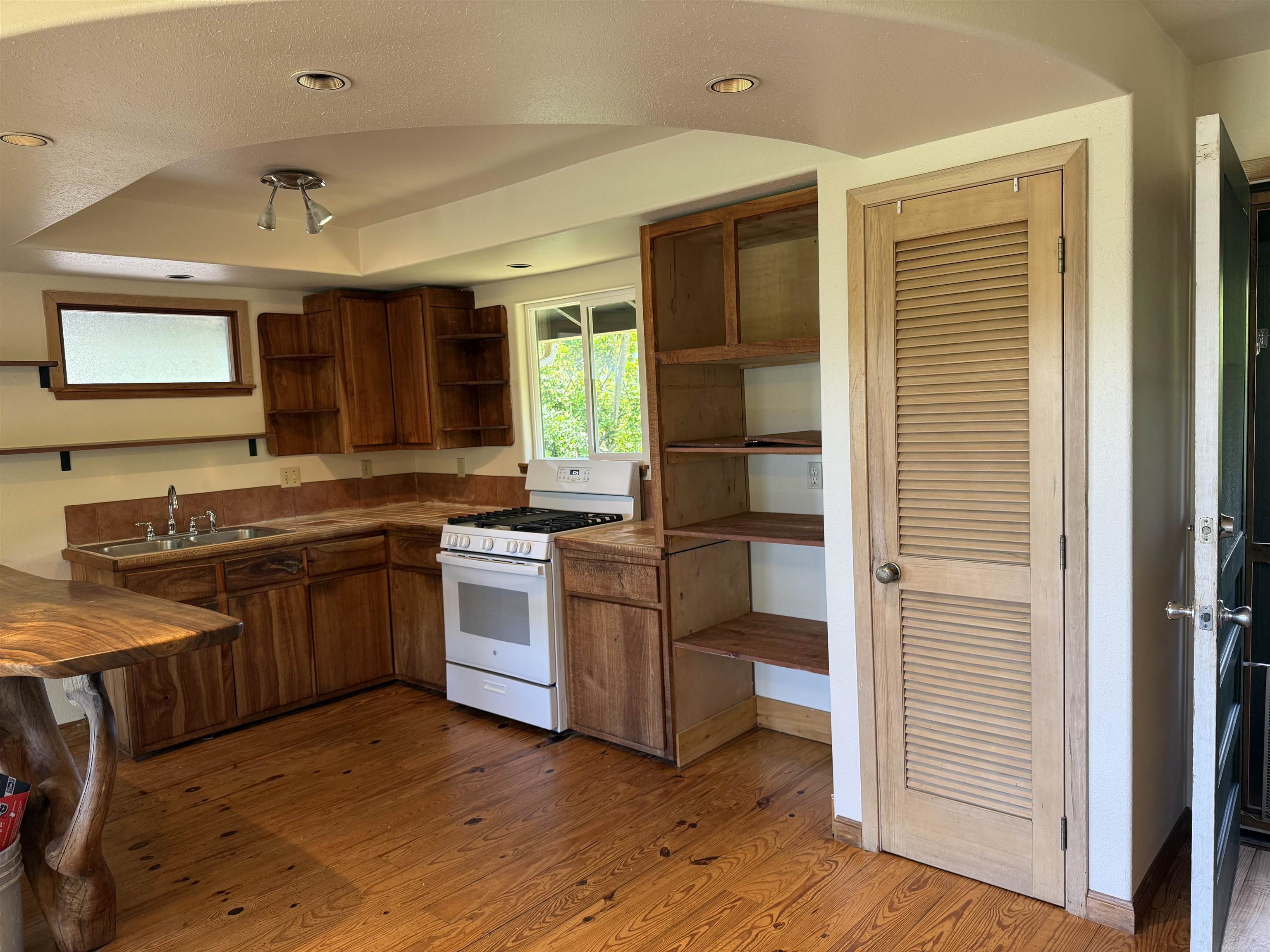 1490 Kokomo Road Haiku, HI 96708 - Photo 2 of 19