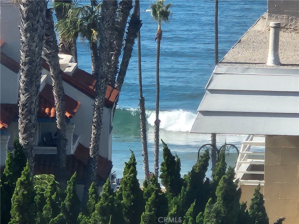 418 Avenida Santa Barbara, Unit B San Clemente, CA 92672 - Photo 24 of 52 a backyard of a house with lots of green space