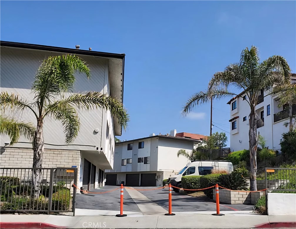 418 Avenida Santa Barbara, Unit B San Clemente, CA 92672 - Photo 49 of 52 a view of a building with a street