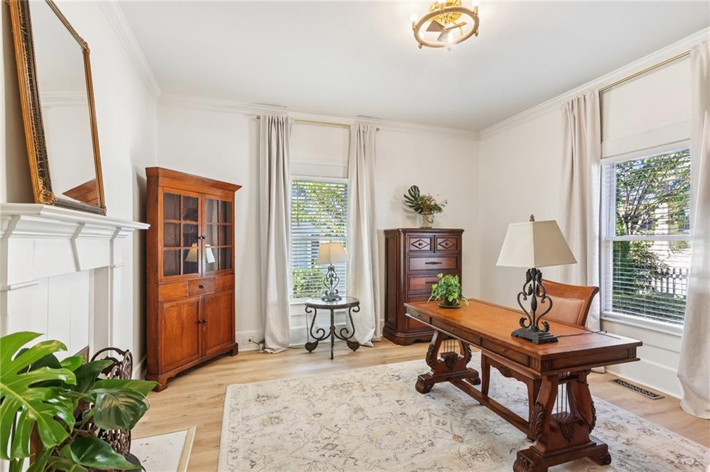 29 Sessions Street Northwest Marietta, GA 30060 - Photo 18 of 39 a living room with patio furniture and a potted plant