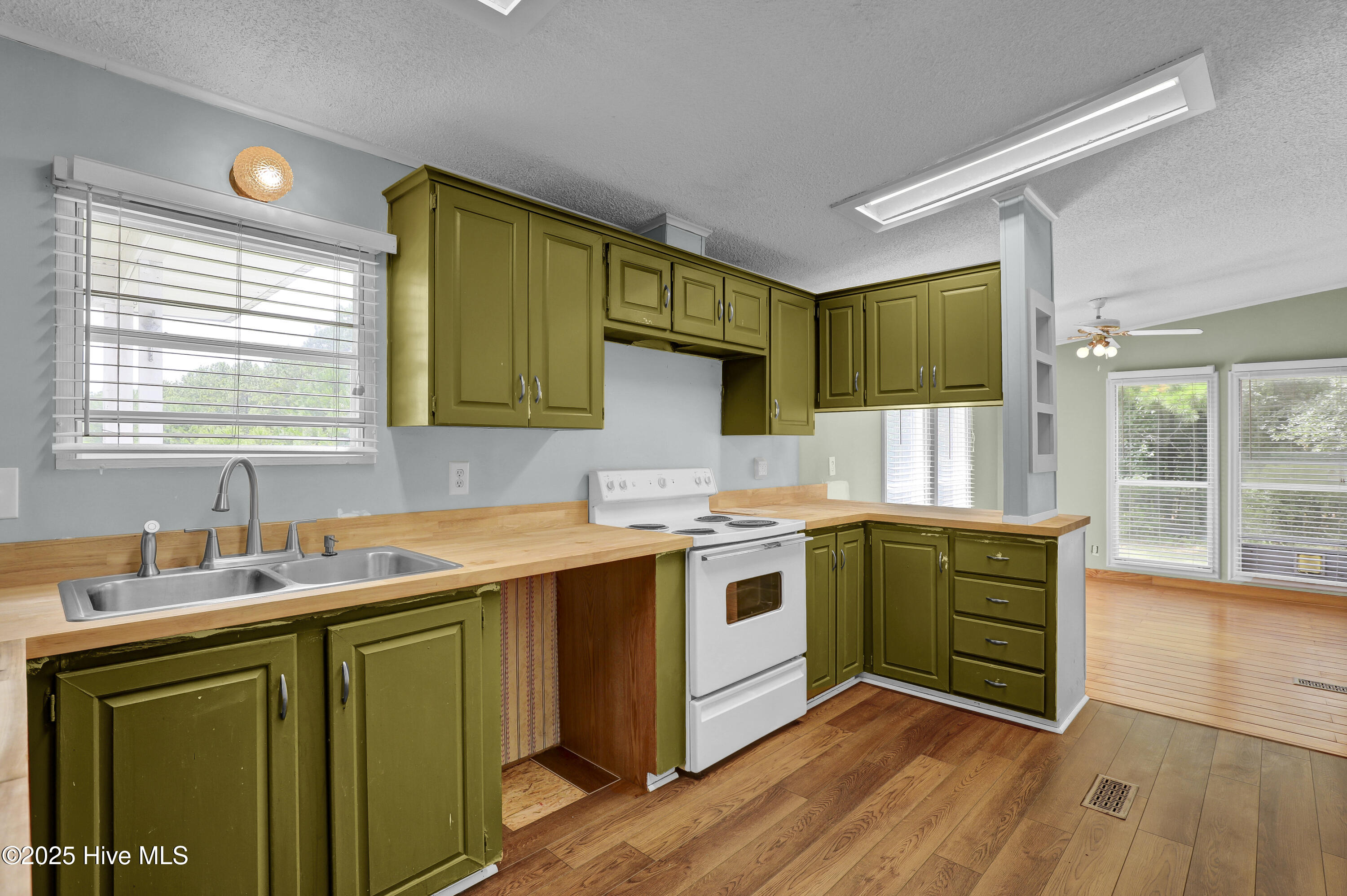 338 Lea Crest Lane Hampstead, NC 28443 - Photo 13 of 34 011_6g8a5007_250