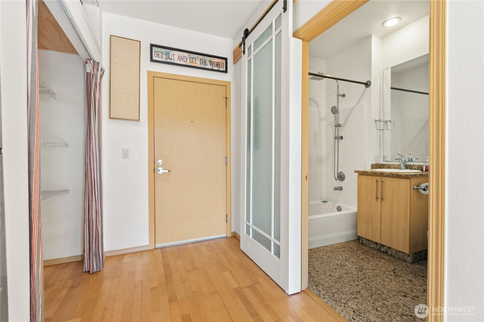 424 North 85th Street, Unit 404 Seattle, WA 98103 - Photo 4 of 31
