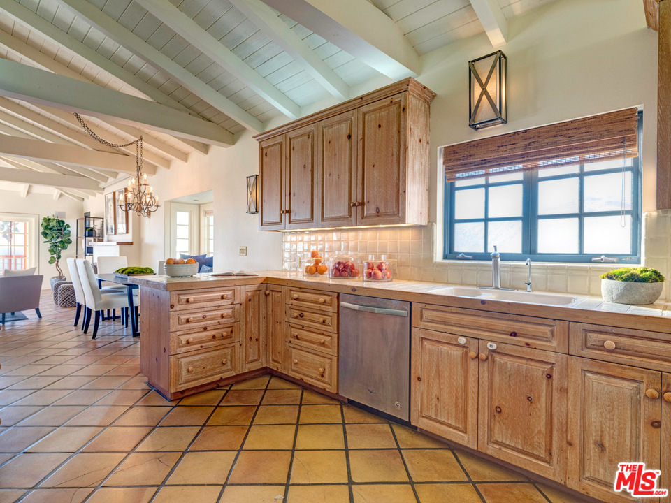 7501 Whitlock Avenue Playa del Rey, CA 90293 - Photo 10 of 30