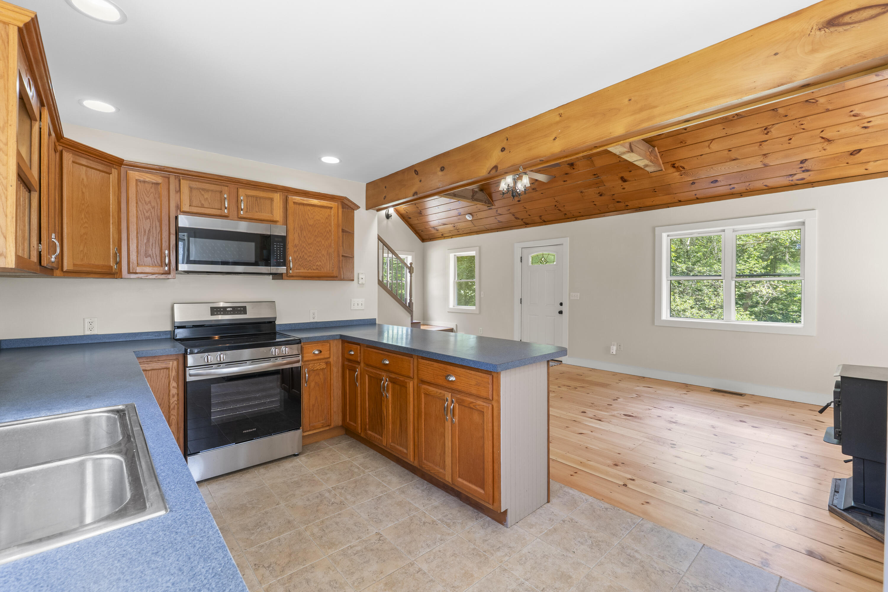 82 Oldfields Road South Berwick, ME 03908 - Photo 12 of 49 82 Oldfields Rd_115