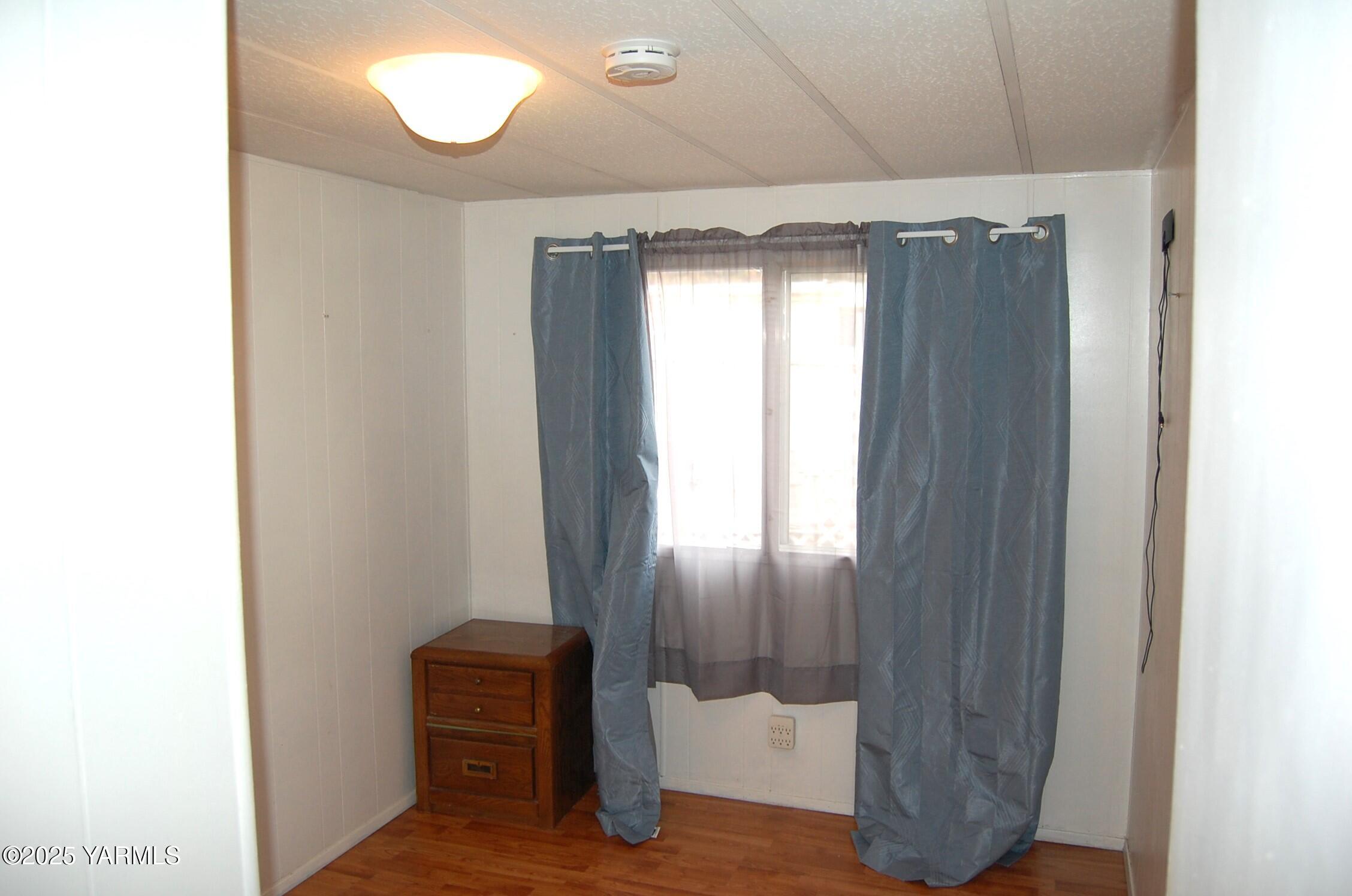 2205 Butterfield Road, Unit 14 Yakima, WA 98901 - Photo 6 of 13 a view of an entryway with wooden floor
