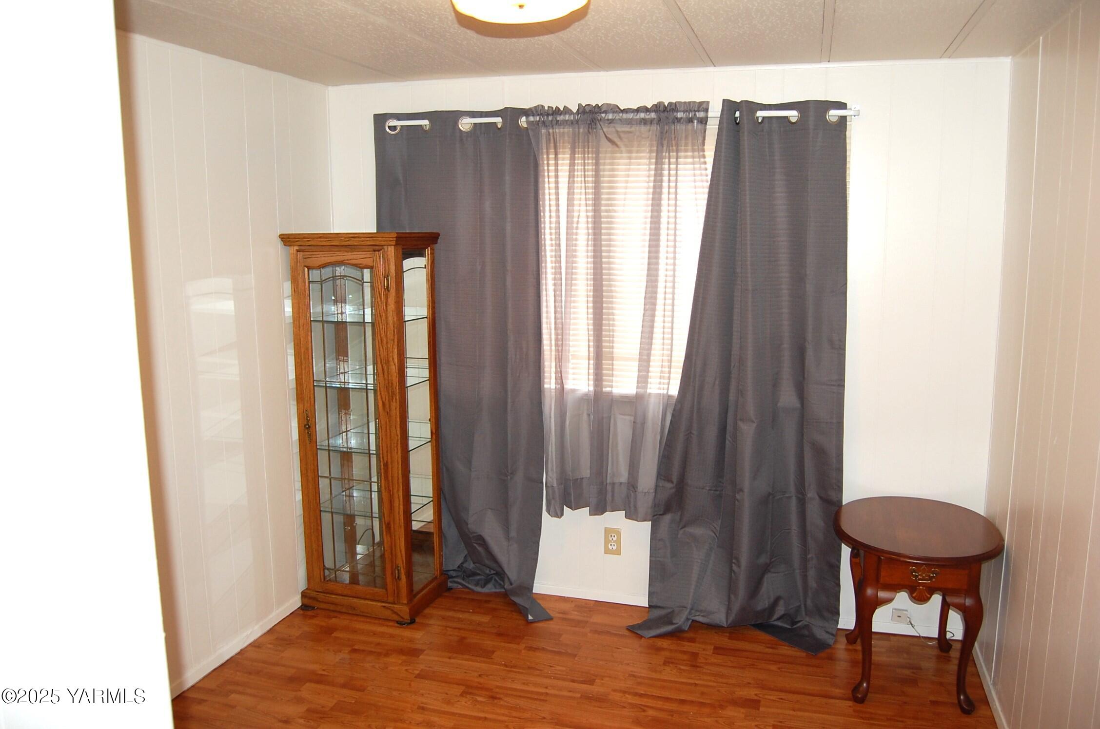 2205 Butterfield Road, Unit 14 Yakima, WA 98901 - Photo 7 of 13 a view of a room that has a bed and a window in it