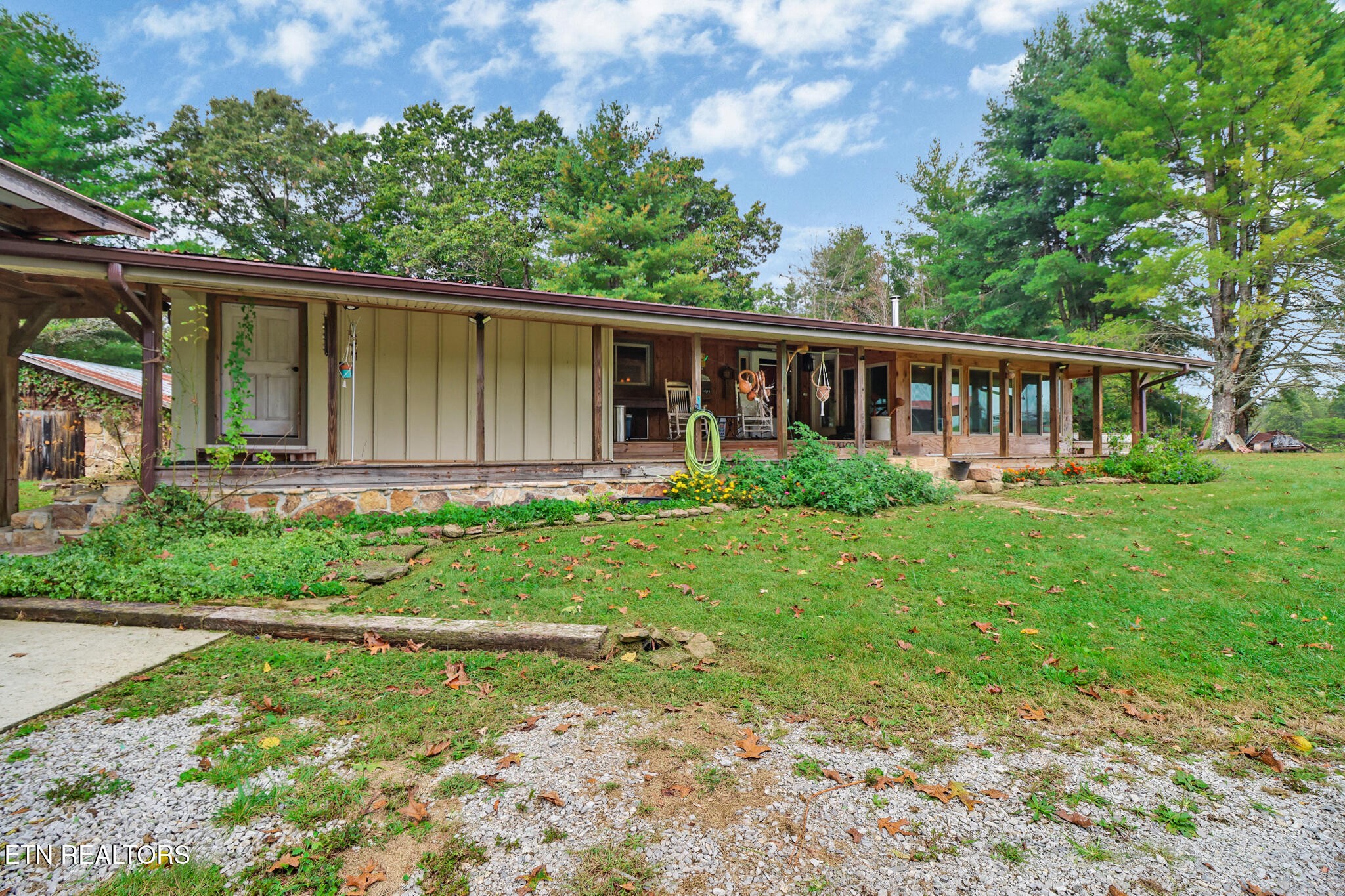 4676 Rugby Pike Allardt, TN 38504 - Photo 3 of 50 front view of a house with a yard