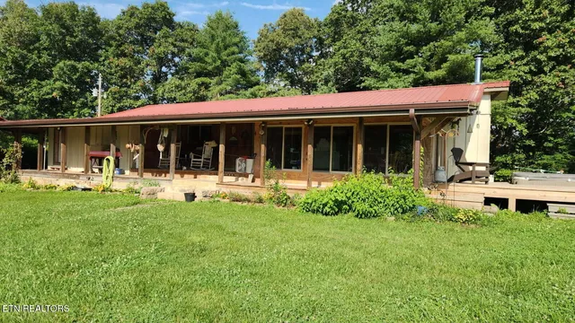 a view of a house with yard and porch