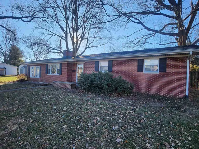 $189,900 | 458 West Maple Street, Nashville, IL 62263