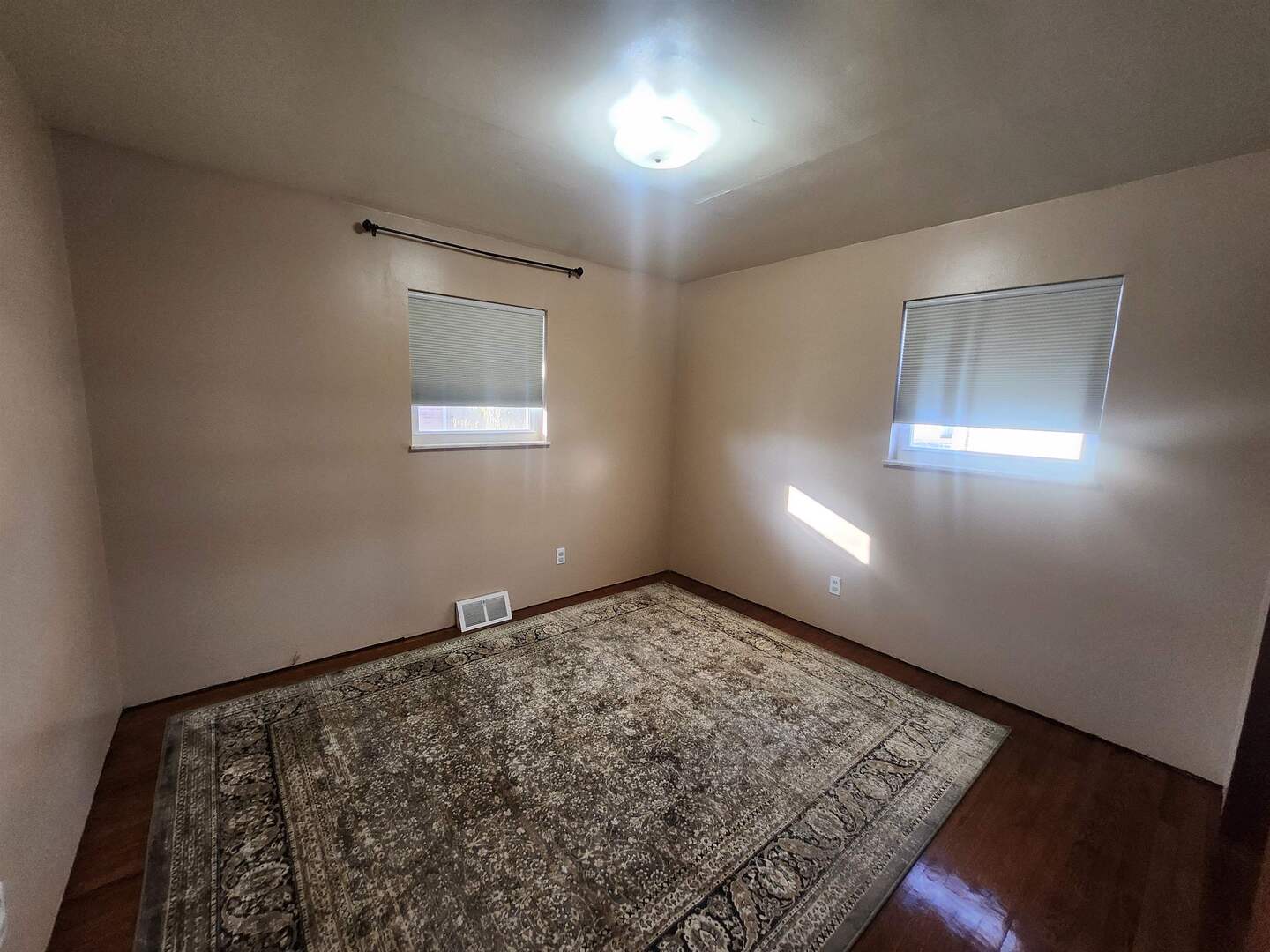 458 West Maple Street Nashville, IL 62263 - Photo 21 of 27 a view of an empty room