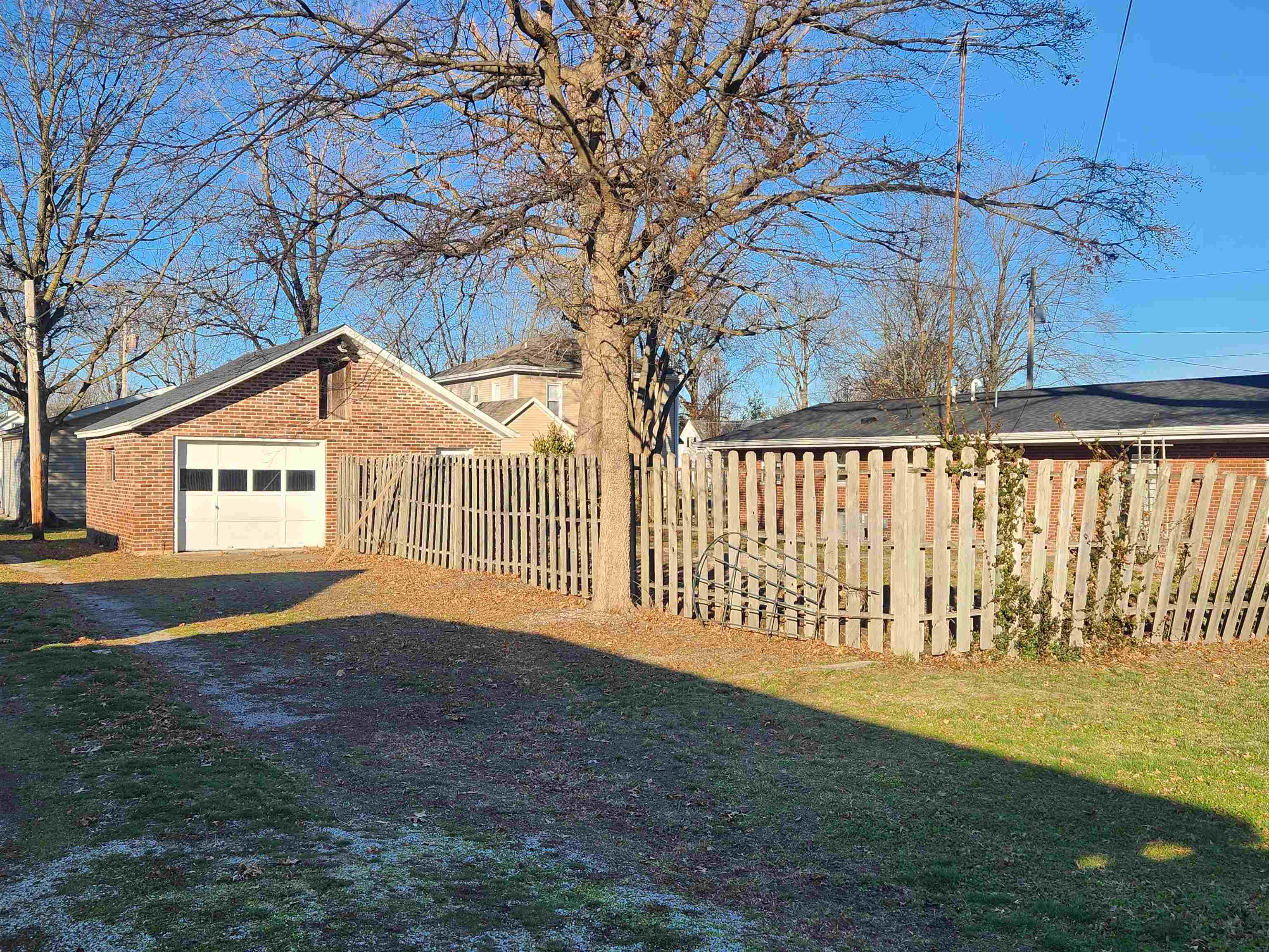 458 West Maple Street Nashville, IL 62263 - Photo 4 of 27