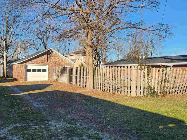 $189,900 | 458 West Maple Street, Nashville, IL 62263