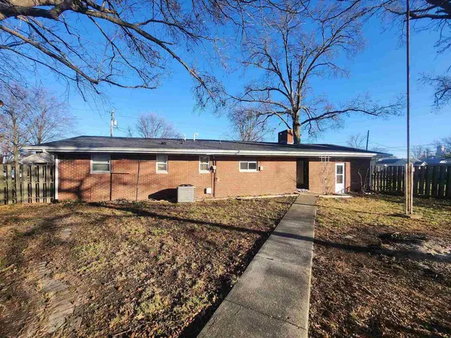 $189,900 | 458 West Maple Street, Nashville, IL 62263