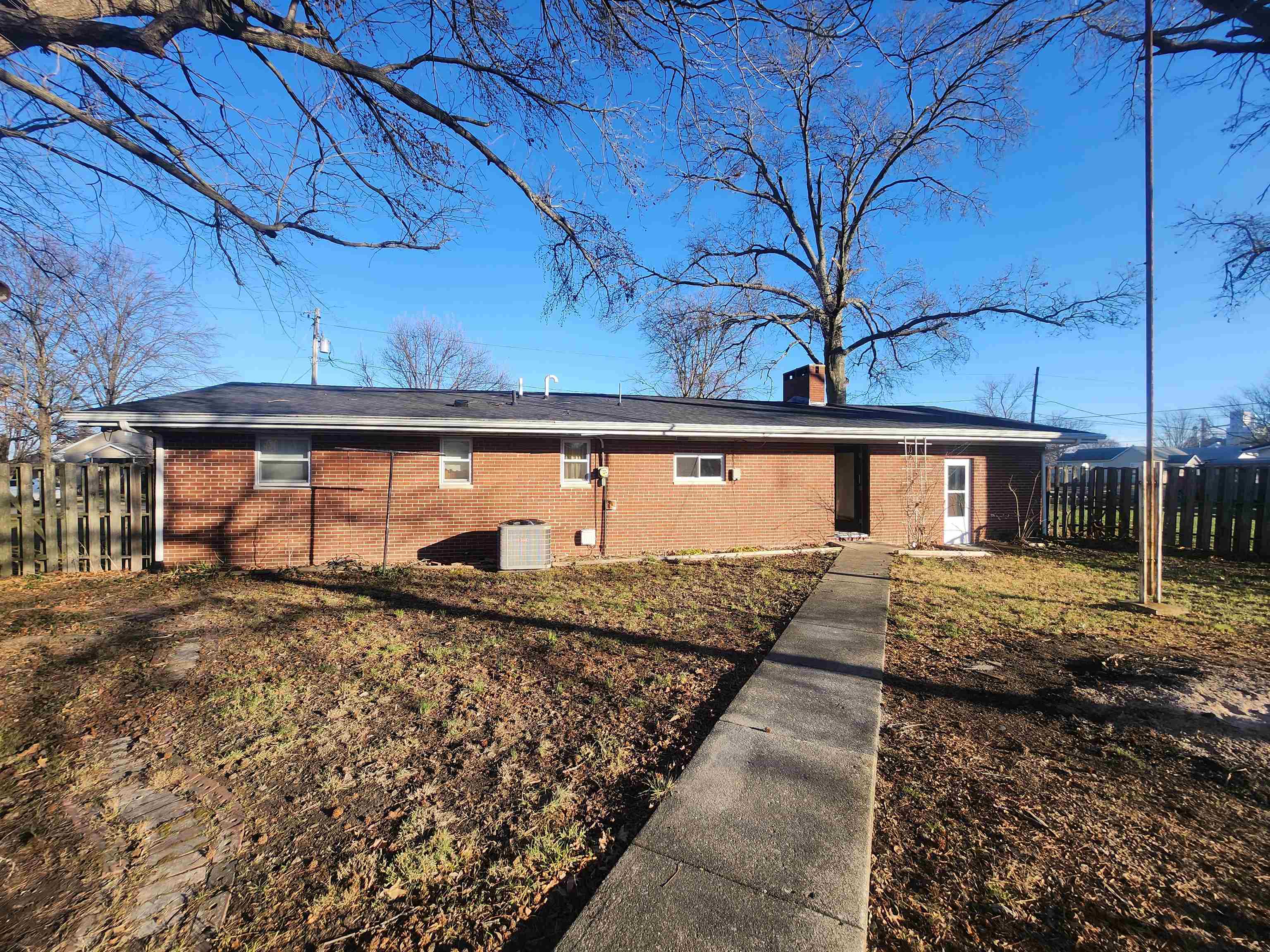 458 West Maple Street Nashville, IL 62263 - Photo 6 of 27