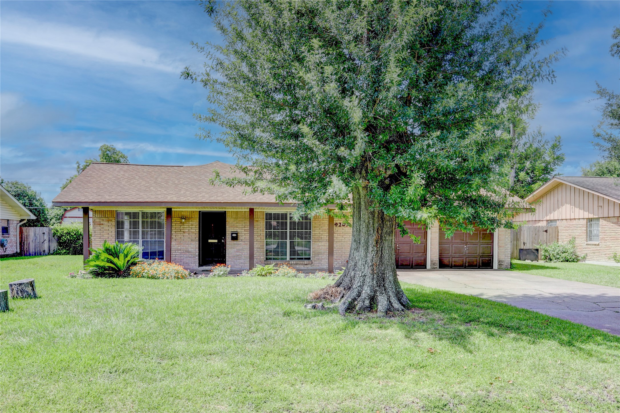 9207 Colleen Road Houston, TX 77080 - Photo 2 of 22