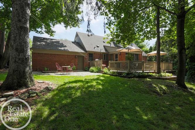 87 Ridge Road Grosse Pointe, MI 48236 - Photo 37 of 43 31330107-36.JPG