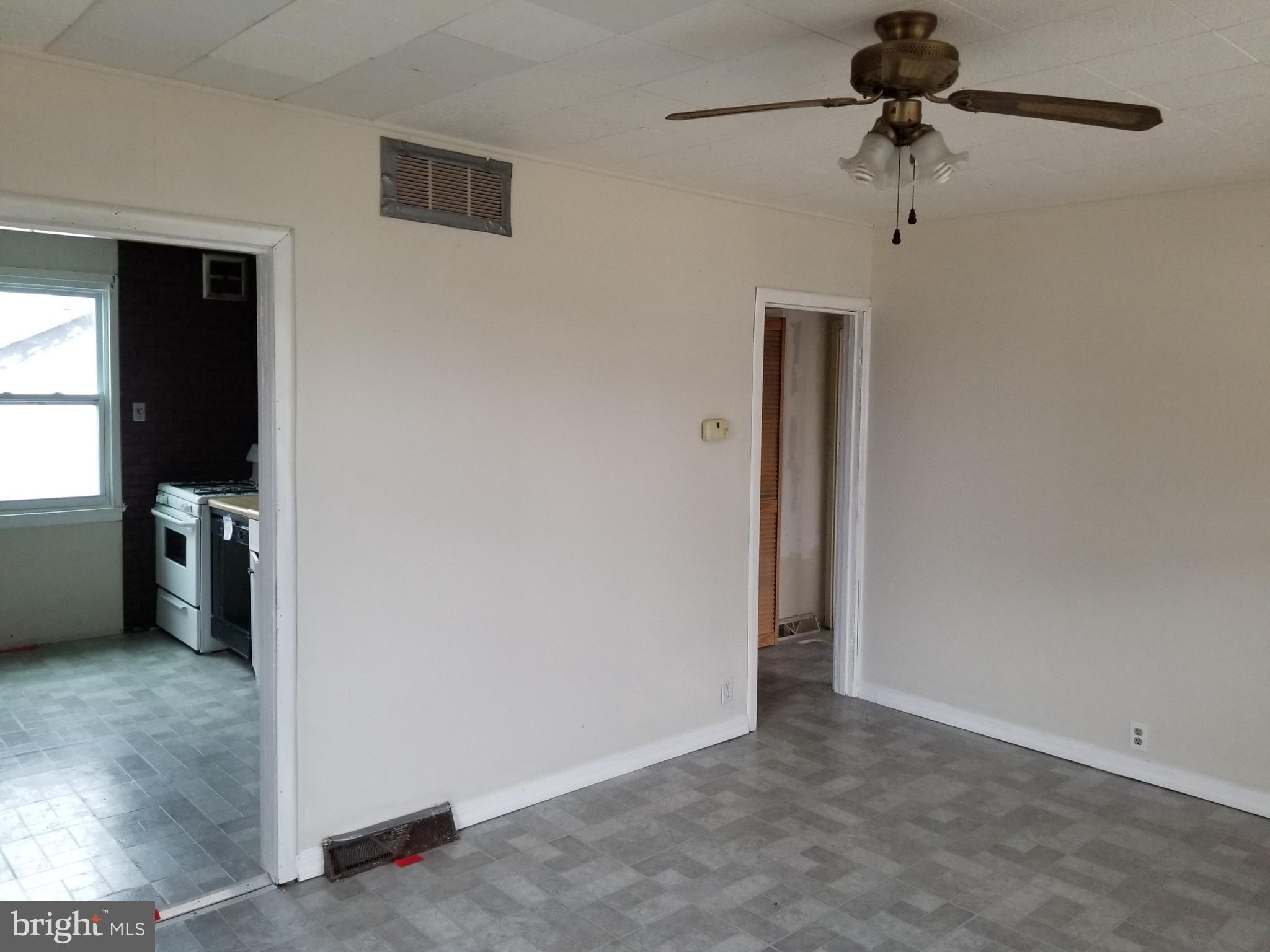 1874 Marshall Road Baltimore, MD 21222 - Photo 6 of 21 Living Room