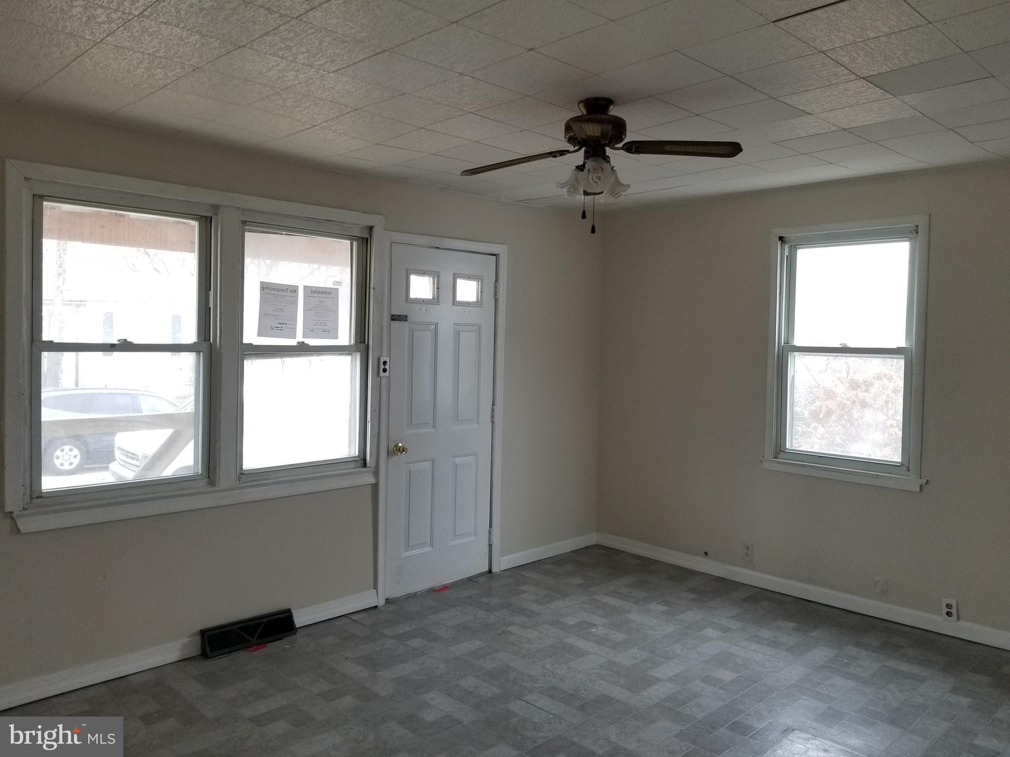 1874 Marshall Road Baltimore, MD 21222 - Photo 7 of 21 Living Room