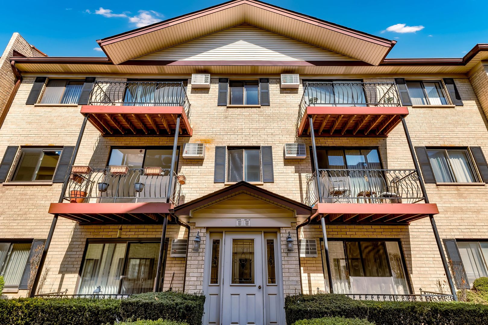 5159 North East River Road, Unit 207D Chicago, IL 60656 - Photo 3 of 27 Gallery Image 3