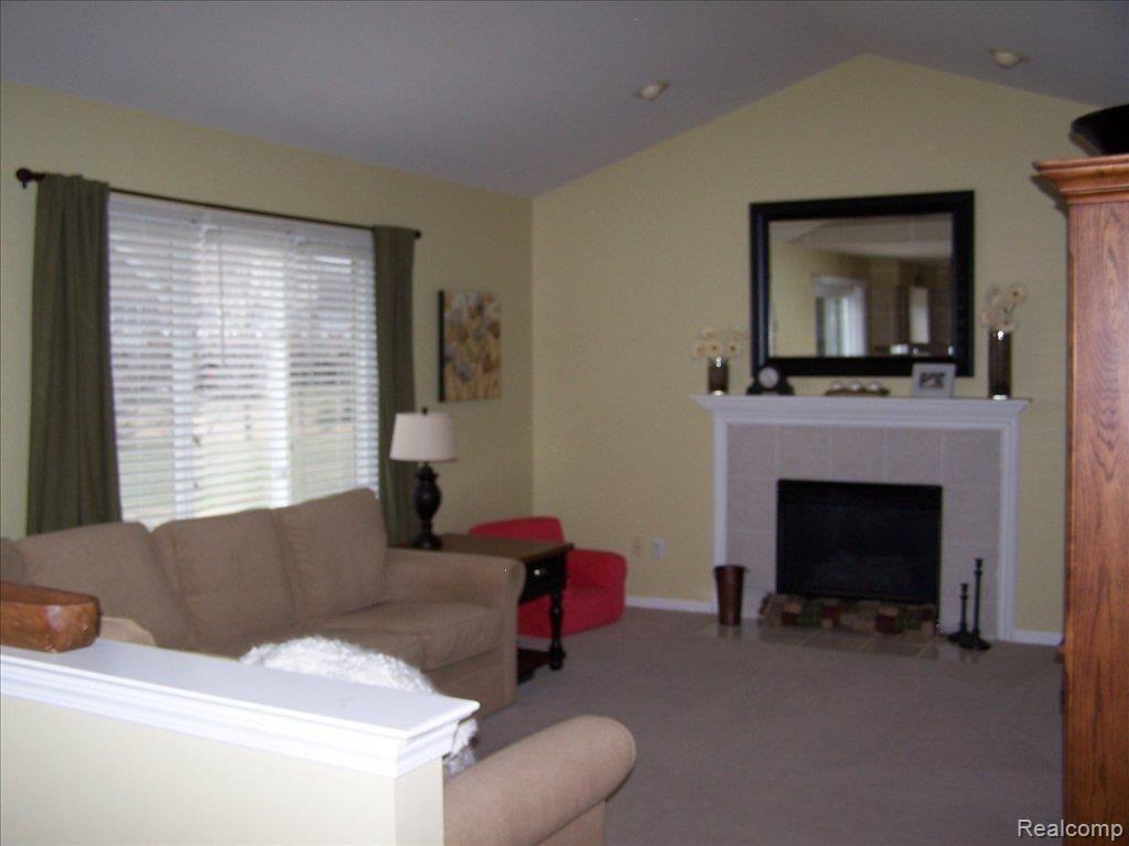 2138 North River Road St. Clair, MI 48079 - Photo 4 of 7 100_2527