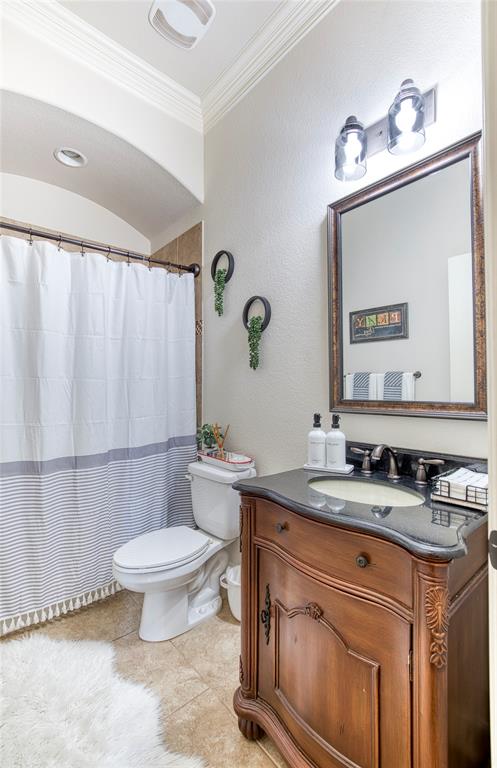 1552 Saddle Tree Road Frisco, TX 75036 - Photo 21 of 40 Full sized bathroom located downstairs off the secondary bedroom