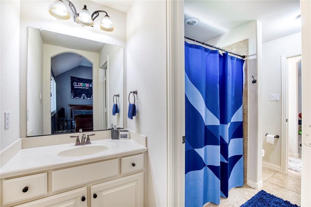 1552 Saddle Tree Road Frisco, TX 75036 - Photo 29 of 40 Large Jack n Jill bath upstairs. Each room has their own sink in the room
