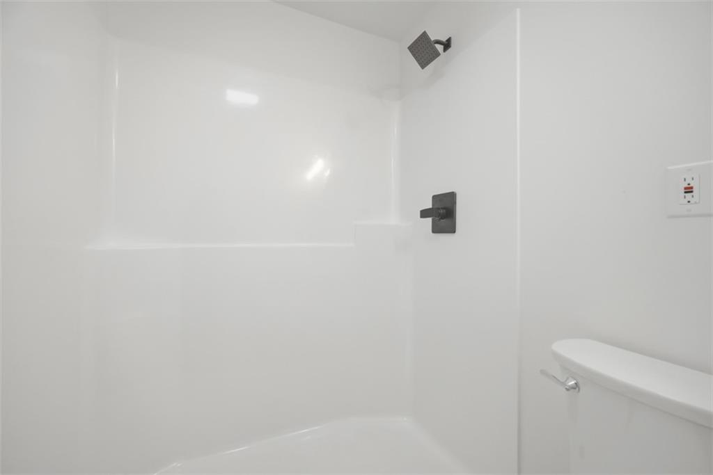 625 Manifold Road Washington, PA 15301 - Photo 36 of 46 a close up of a shower