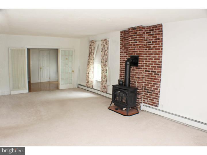 440 Bridge Street Spring City, PA 19475 - Photo 7 of 12 Living Room