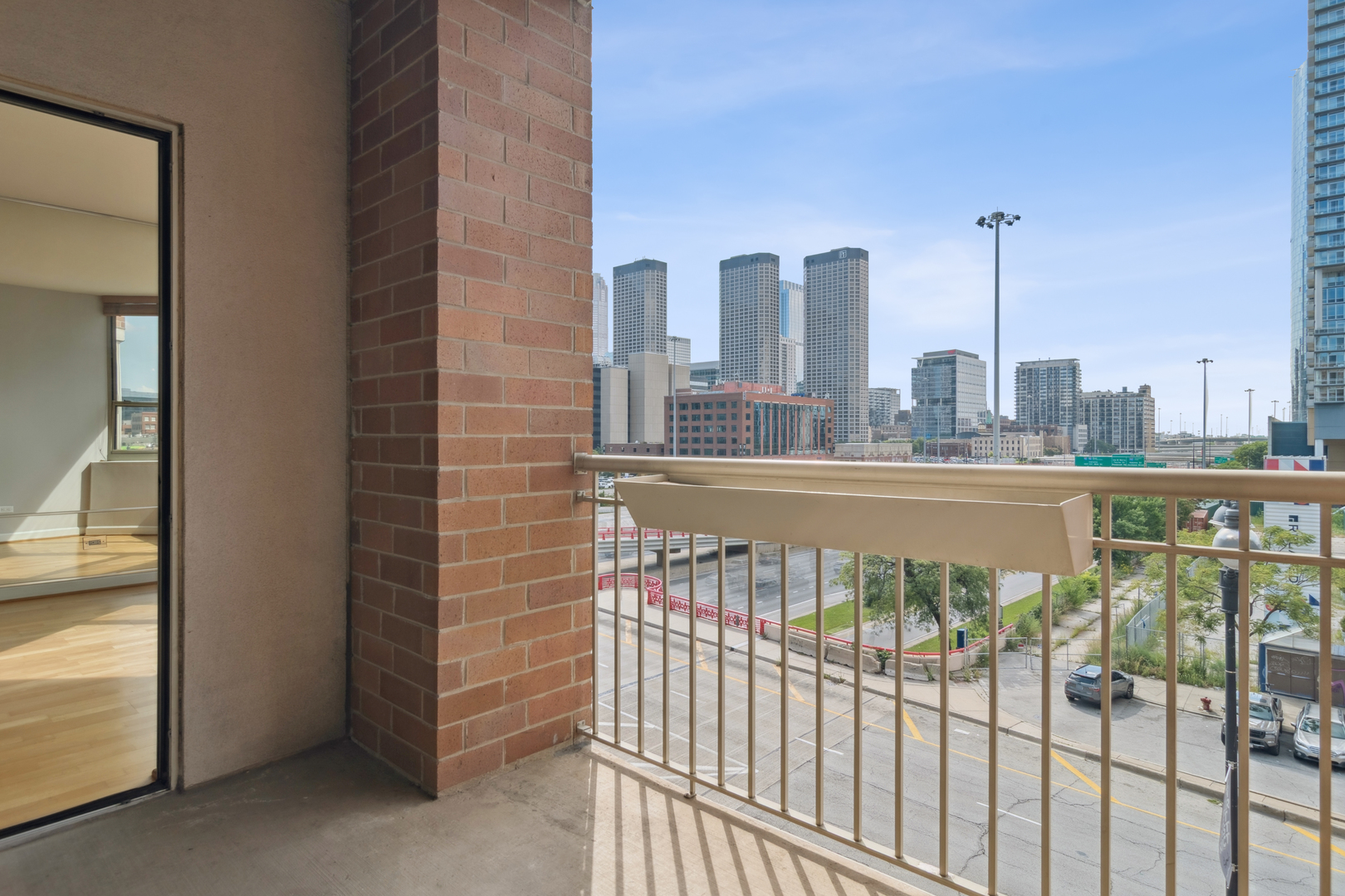 720 West Randolph Street, Unit 502 Chicago, IL 60661 - Photo 16 of 22 a view of a balcony with city view