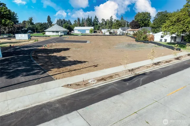 a view of a backyard and a yard