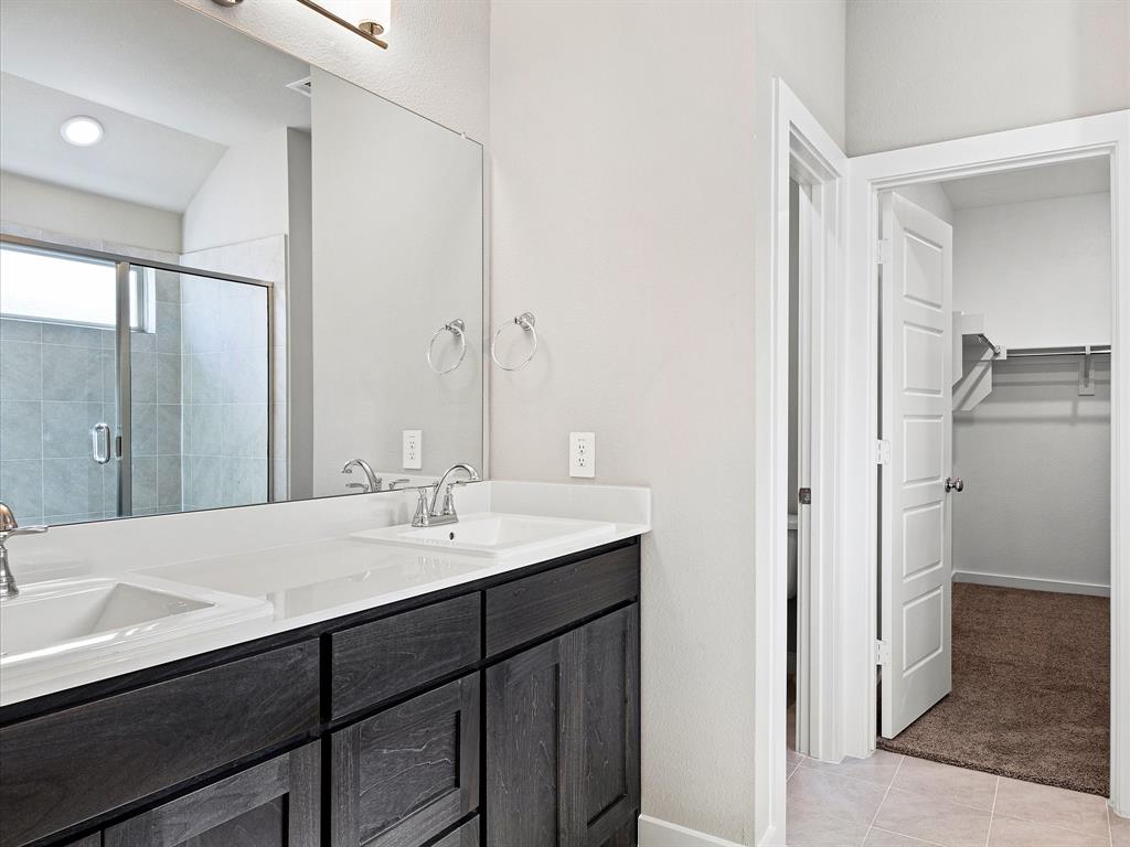 643 Medinah Road Red Oak, TX 75154 - Photo 14 of 28 a bathroom with a sink and a mirror