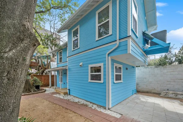 $1,850 | 303 Welch Street, Unit 1/2, Houston, TX 77006